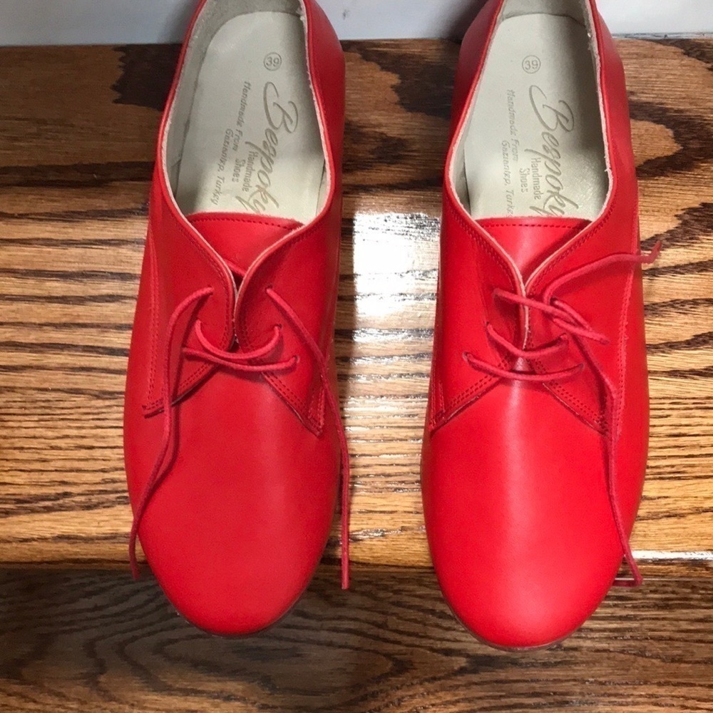 BESPOKY brand red tie flats NWOT never worn handmade in Turkey NWOT